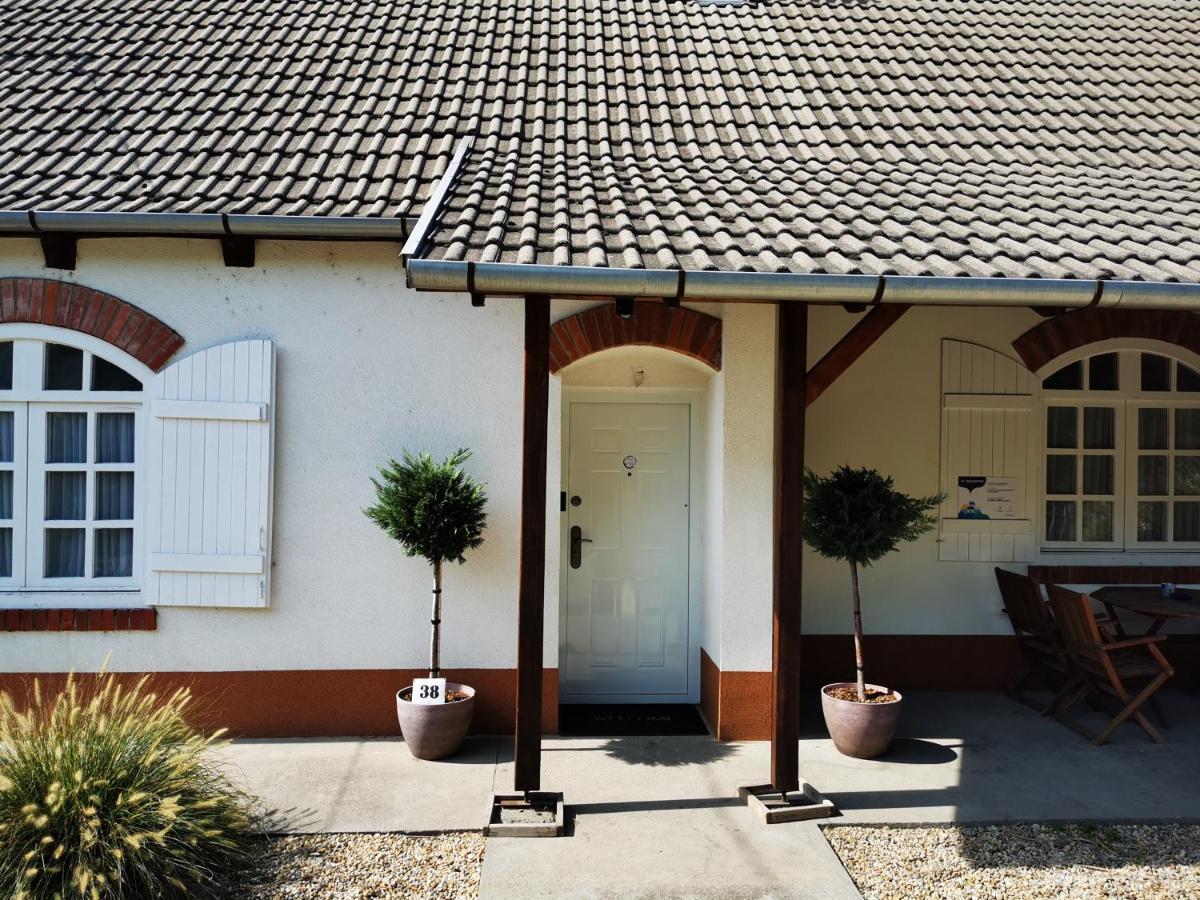 Pintes 38 Dunaújváros Exterior foto