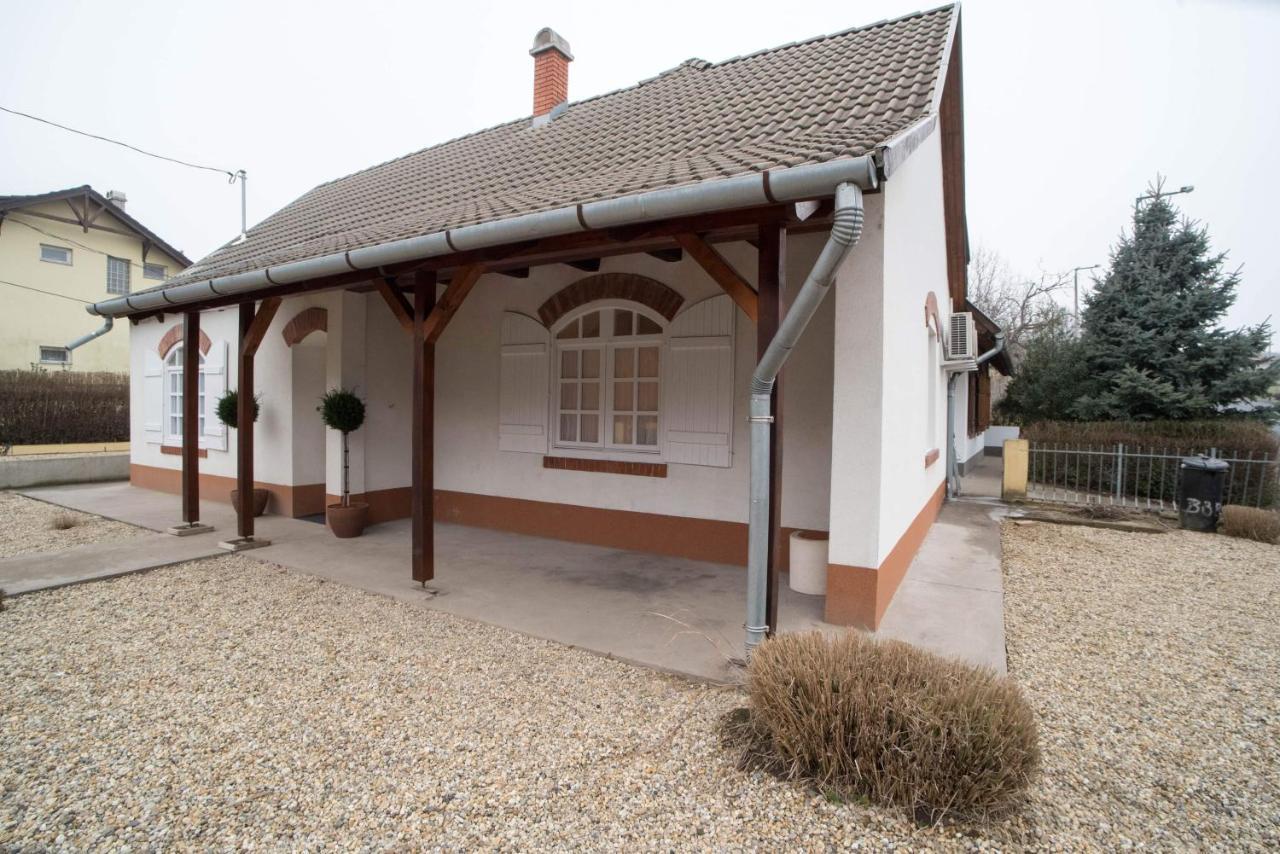Pintes 38 Dunaújváros Exterior foto